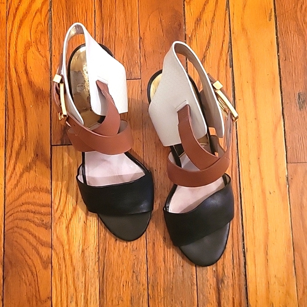 MICHAEL Michael Kors Adriana Leather Sandals Minimalist Quiet‎ Luxury